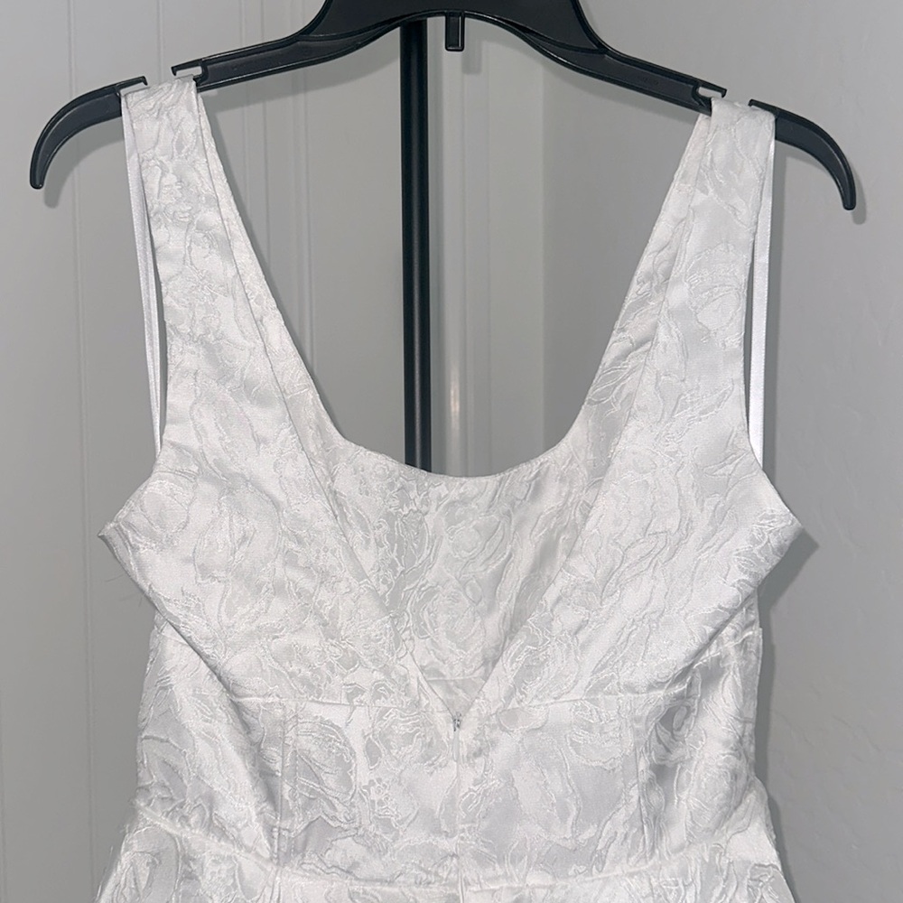 SELFIE LESLIE Belle Enchante Jacquard Mini Dress White Deep V Back Size M - Picture 8 of 16
